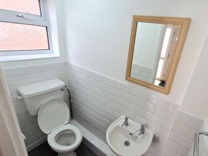 Downstairs toilet- click for photo gallery